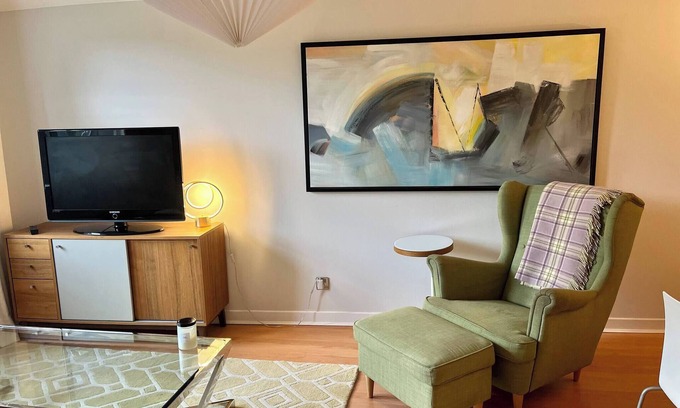 Old Town Apartment | Stylish Edinburgh Apartment Beside Edinburgh Castle