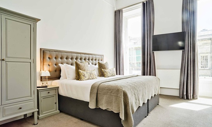 New Town Apartment | Stylish Edinburgh Suite in the City Centre