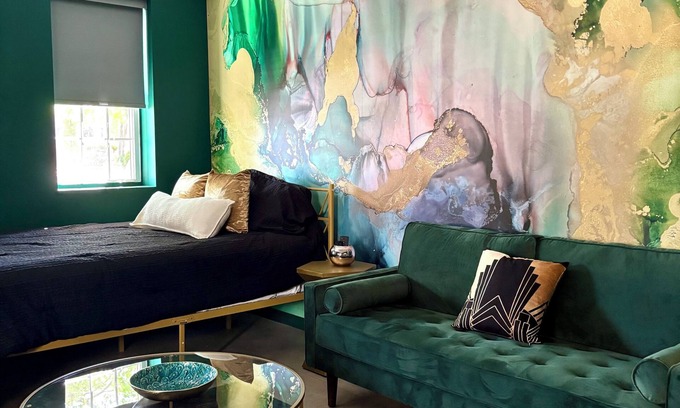 Evanston Apartment | Stylish Emerald City Inspired Studio with Parking; Quiet Evanston Retreat