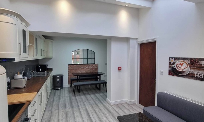 London Colney Apartment | Stylish Ensuite with kitchenette serviced apartments