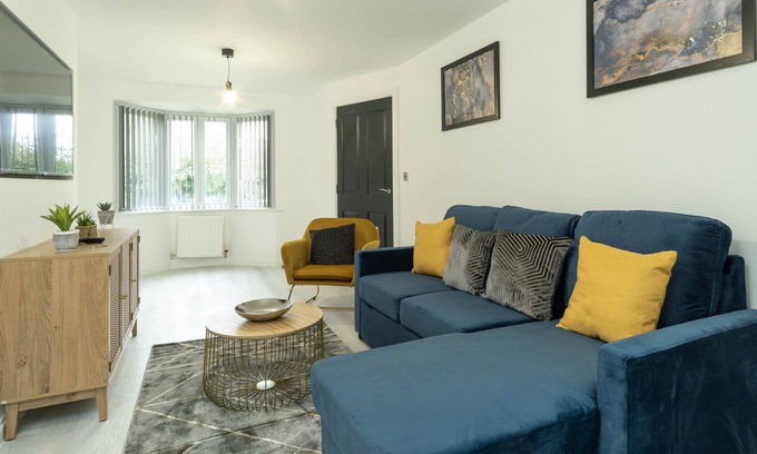 Birmingham House | Stylish Executive Home No96 - A beautiful and modern 5 bedroom house featuring 3 en-suites