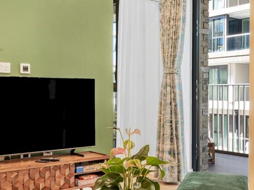 Wapping Apartment | Stylish flat in East London Ideal Urban Retreat Pass the Keys