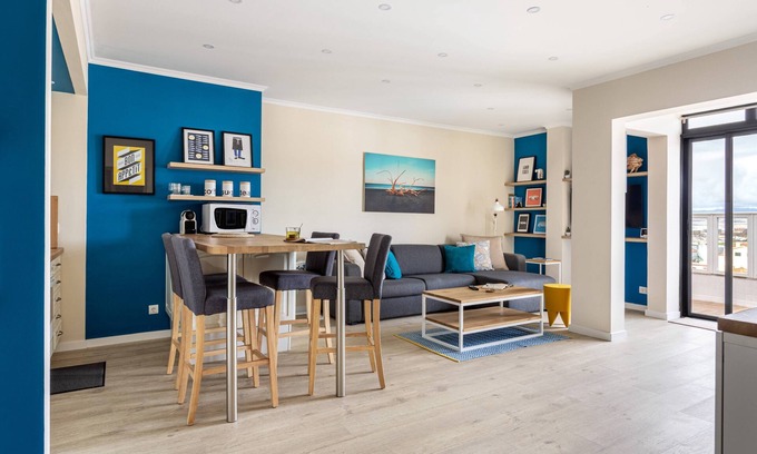 Costa de Caparica Apartment | Stylish flat w/balcony overlooking the sea