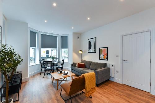 Beeston Apartment | Stylish Flat with En-Suites Near Nature & Amenities