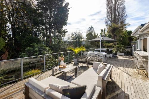 Te Rapa House | Stylish Gully Retreat with Spa and Office