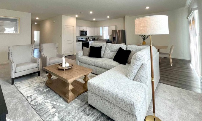 Fort Worth House | Stylish Haven on Glen Crossing Rd