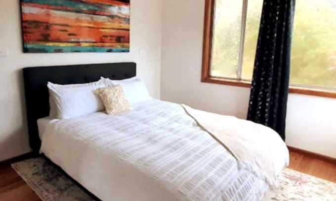 Mount Ousley House | Stylish House 10min walk to University with Parking