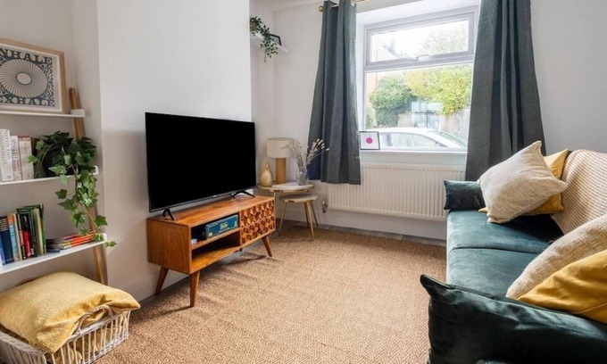 Launceston House | Stylish House in Launceston with Garden