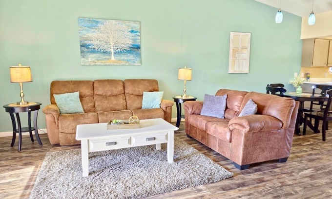 Branson Condo | Stylish~Indoor Pool~Hot Tub~Close to all the Fun