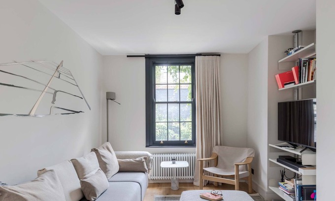 Islington House | Stylish IslingtonTownhouse with Terrace & Garden