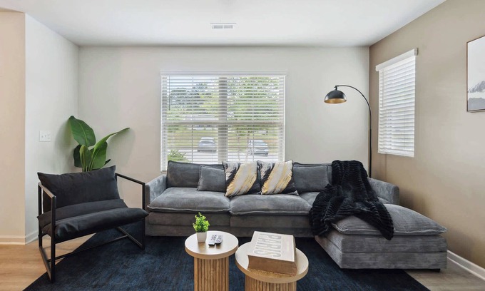 Southwest Raleigh House | Stylish King 3-Bed Townhome Minutes to Cary & NC State!
