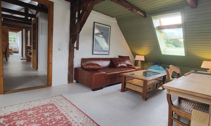 Hosterwitz Apartment | Stylish listed house. With sauna, fitness studio and a small garden. Bathing pond.