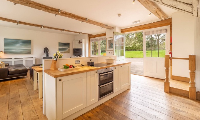 Sudbury Cottage | Stylish luxury cottage in historic country estate - Belchamp Hall Coach House