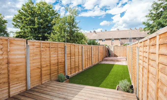 Harlesden Apartment | Stylish Modern 3 BDR Flat NW London Garden