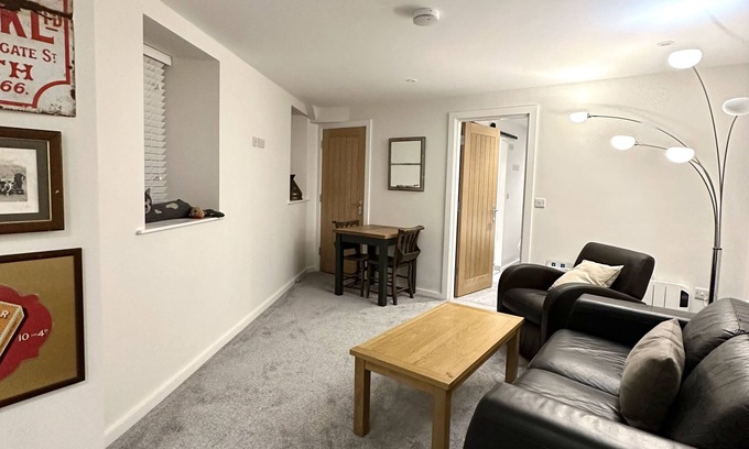 Midsomer Norton Apartment | Stylish modern apartment in Midsomer Norton high st!