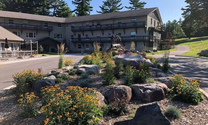 Iron Mountain Condo | Stylish Mountain Haus Condos | Nature Getaway