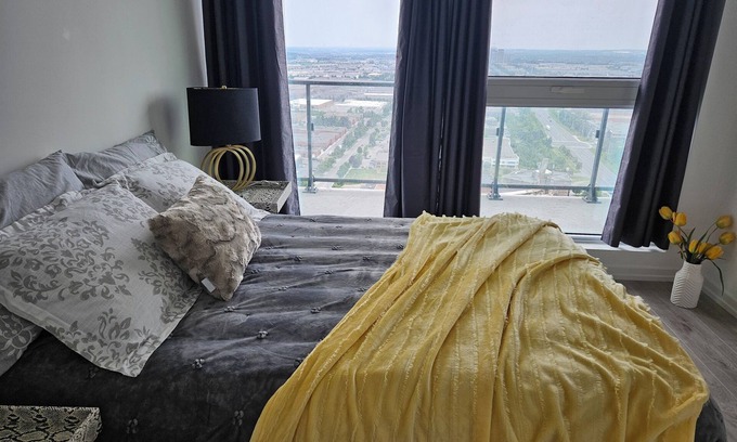 Vaughan Condo | Stylish New Condo up to 4 People