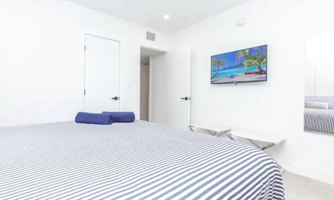 Allapattah House | Stylish, Newly Renovated 2 bedroom house