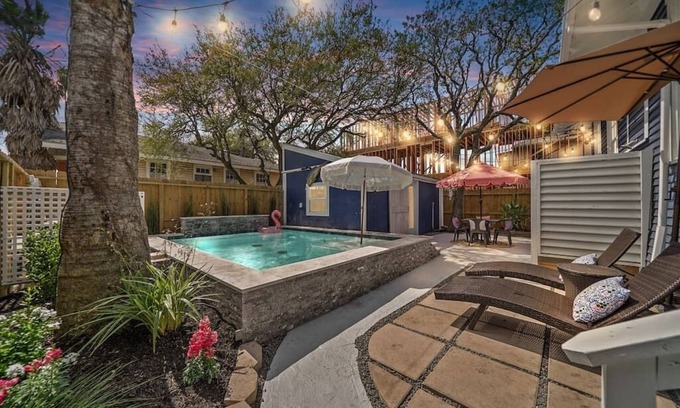 Galveston House | Stylish Oasis ~ Heated Pool ~ 2 Blocks to Beach ~ Full Guesthouse