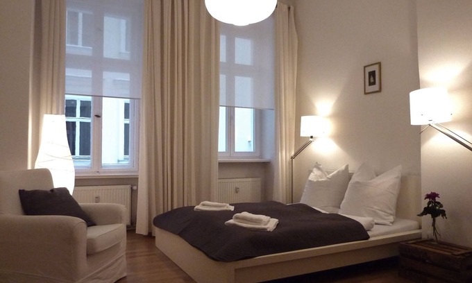Schoeneberg Apartment | Stylish old apartment in a prestigious Wilhelminian style property in Schöneberg.