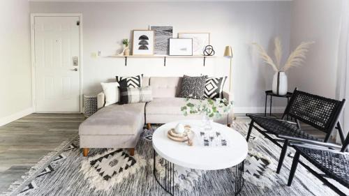 South Scottsdale House | Stylish Old Town 2 bdrm ground floor Condo