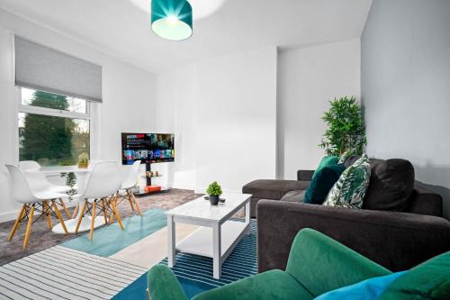 King's Heath Apartment | Stylish One Bedroom - Fast WiFi - Netflix - On Street Parking 2BR