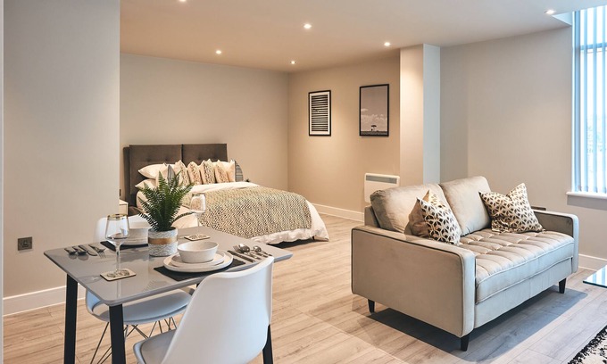Bracknell Apartment | Stylish One Bedroom Apartments with Free Parking