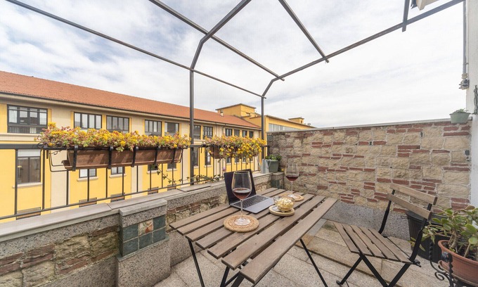 Porta Romana Apartment | Stylish Porta Romana Apartment with terrace