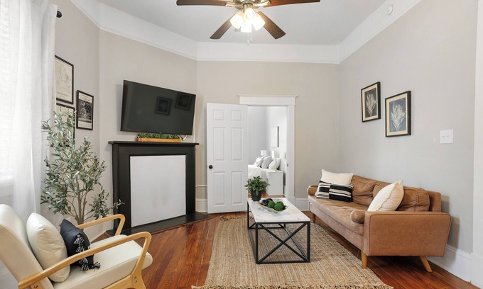 Metropolitan Apartment | Stylish Remodeled Starland Retreat, Near Starland Yard, Downtown, Food + SCAD!