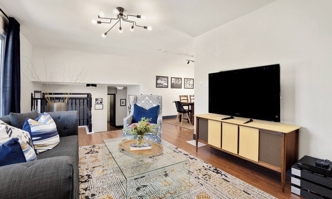 Belleville House | Stylish Retreat near PEC + Beaches + Parks +Fishing + Boating + Cycling