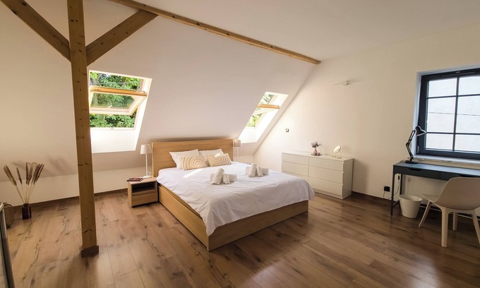 Pradnik Czerwony House | Stylish semi-detached house with garden and private park. Ideal for families.