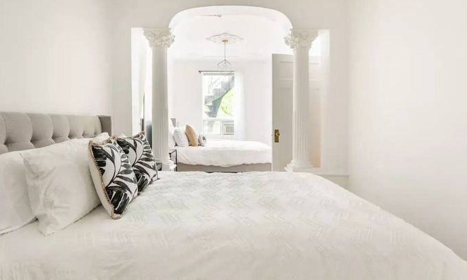 De Lorimier Apartment | Stylish, Spacious and Cozy with Private Parking