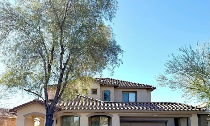 Surprise House | Stylish & Spacious Retreat Near Surprise Stadium - Room to Spread Out!