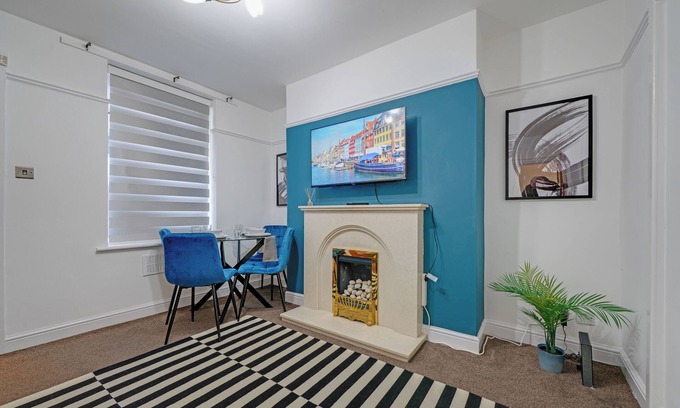 Liverpool House | Stylish Stay ♥ Near Anfield Stadium & City