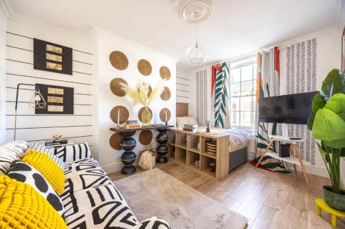 Gloucester Apartment | Stylish Stay Steps from Lively Docks