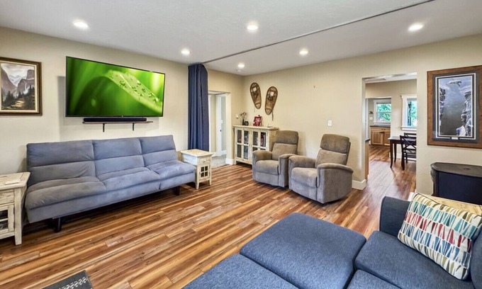 Cascade House | Stylish Stay with Pellet Stove Near Downtown Cascade