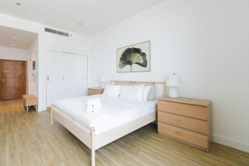 Al Bandar Apartment | Stylish Studio in Al Barza hosted by Voyage