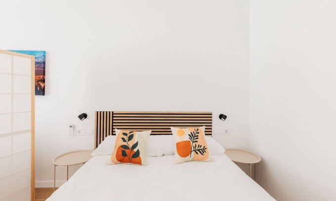 Jesus Apartment | Stylish Studio with Easy Access to Valencia's Best