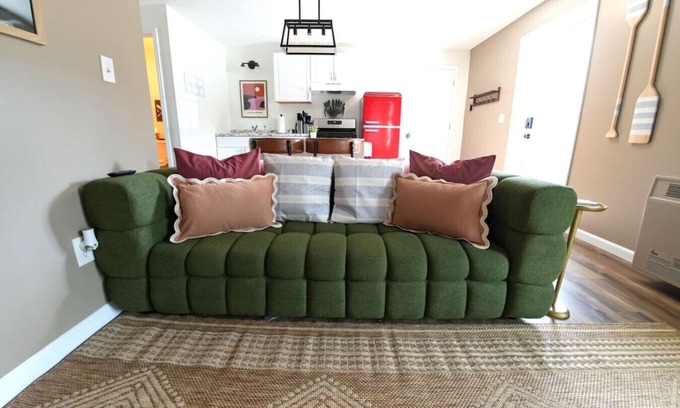 St Ignace Apartment | Stylish Suite! Walk to Ferry