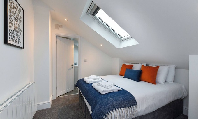 Beeston Apartment | Stylish Two-Bed Home Near Nature & Transport Links