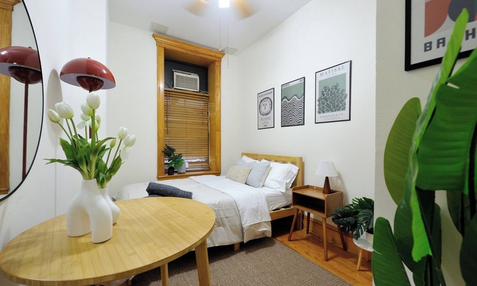 Central Park South Apartment | Stylish UES Studio | Steps from Central Park & Restaurants
