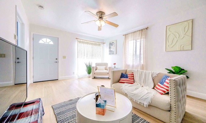 Lower Bal House | Stylish Urban Hideaway Steps to BART- 3Beds