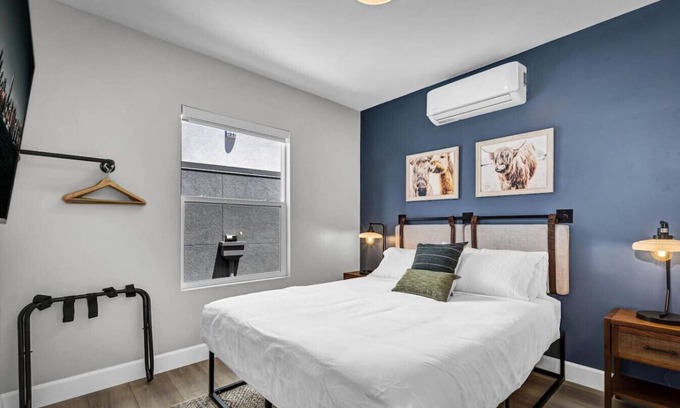 Vista Apartment | Stylish Vista Gem, Walk To Downtown, Near Beach