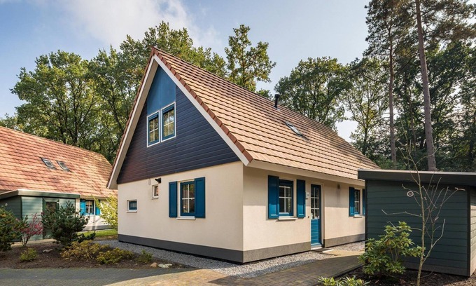 Hooghalen House | Stylish wellness bungalow with whirlpool, sauna and sunshower.