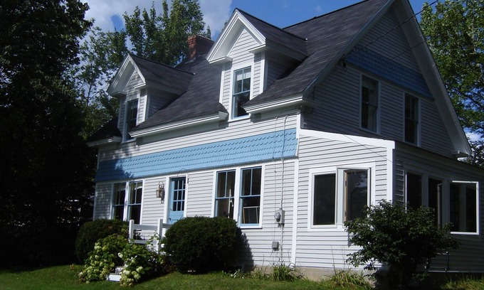 Brooksville Cottage | Stylishly updated waterview cottage near Penobscot Bay and Blue Hill sleeps 5