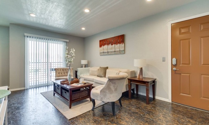 Norman Apartment | [SU 922 - 4] Graciela's Campus-close 2 bedroom luxury, Apartment near to Downtown Norman