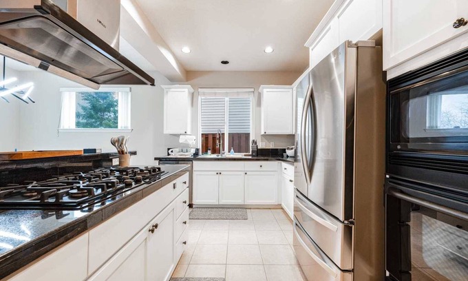 Hillsboro House | Suburban Serenity on 58th Ave