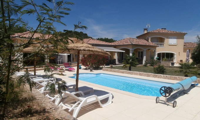 Saint-Etienne-de-Fontbellon Villa | SUD ARD LUXURY VILLA SWIMMING POOL and PRIVATE SPA wifi
