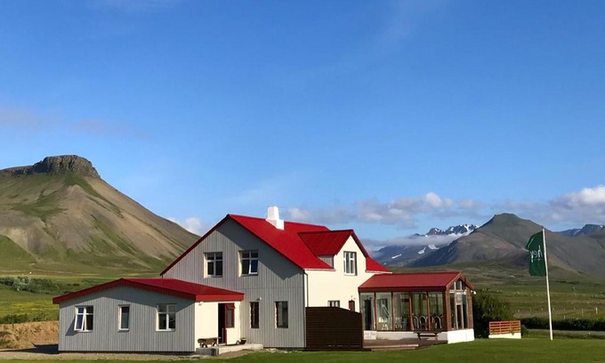 Grundarfjordur House | Sudur-Bár Guesthouse