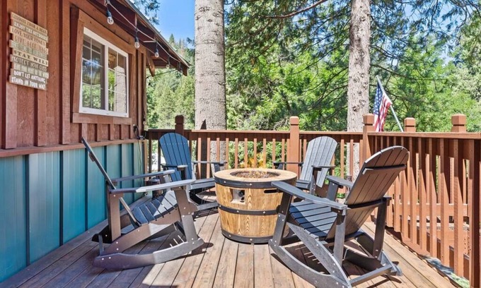 Sugar Pine Cabin | Sugar Pine Retreat Yosemite King Bed/Fire Pit